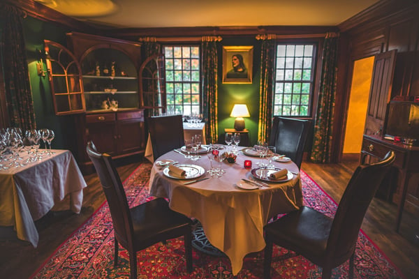 A-Cozy-Dining-Room-at-the-Restaurant-at-Winvian-Farm-scaled