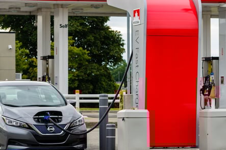 How to Use a Fast Charging Station: Guide for EV Drivers