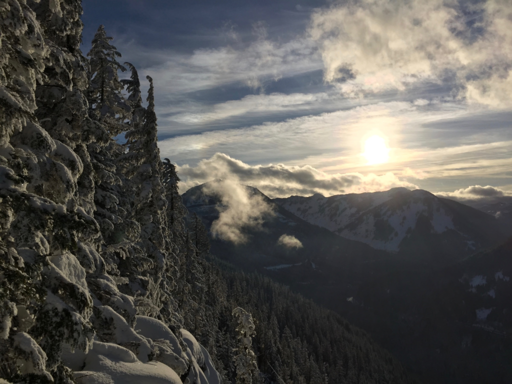 Chargehub-ski-resorts-accessible-by-EV-–-The-Snoqualmie-Summit-Snoqualmie-Pass-1024x768-2