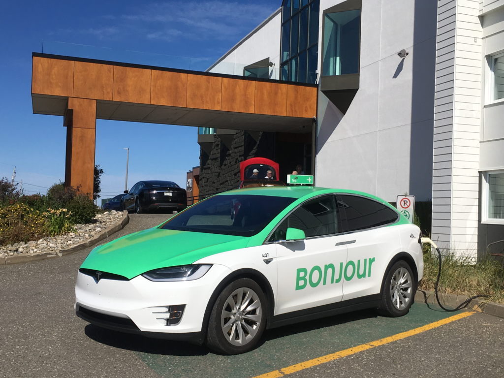 Riotel-Matane-entrevue-avec-ChargeHub-Gaspesie-Bornes-electriques-Voitures-electriques-Tesla-1024x768-3