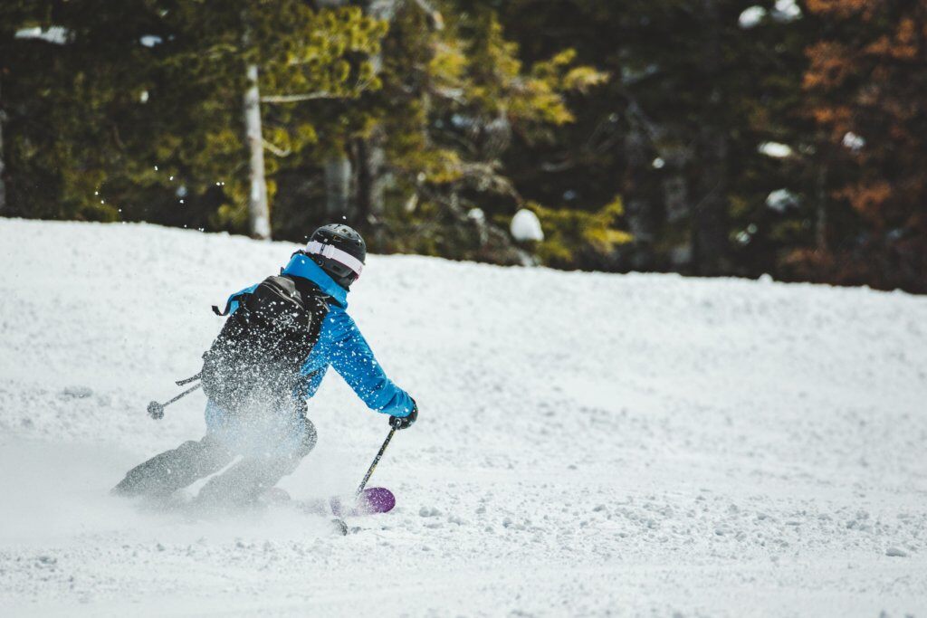 Stations-de-ski-accessibles-en-VÉ-–-ChargeHub-La-montagne-Crabbe-Nouveau-Brunswick-1024x683