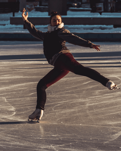 ice-skating-sites-within-the-reach-of-electro-mobilists-ChargeHub-McCormick-Tribune-Plaza-Skating-rink