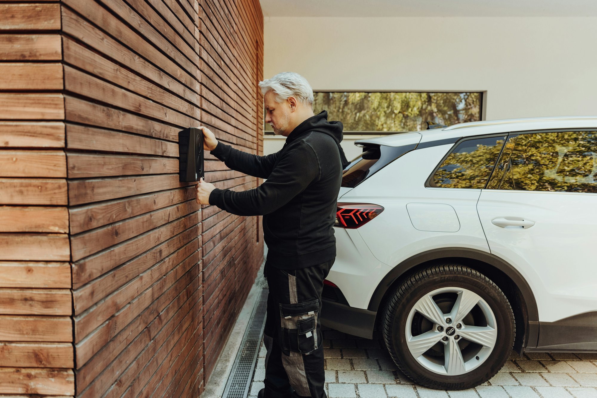 electric car charging station amperage