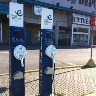 Chargeur et borne de recharge publique de niveau 2 pour voitures électriques et véhicules hybrides rechargeables, connecteur SAE J1772, CHAdeMO, SAE Combo CCS